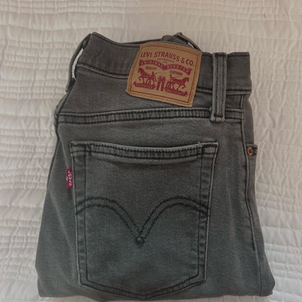 Levi's Jeans - Picture 2 of 5